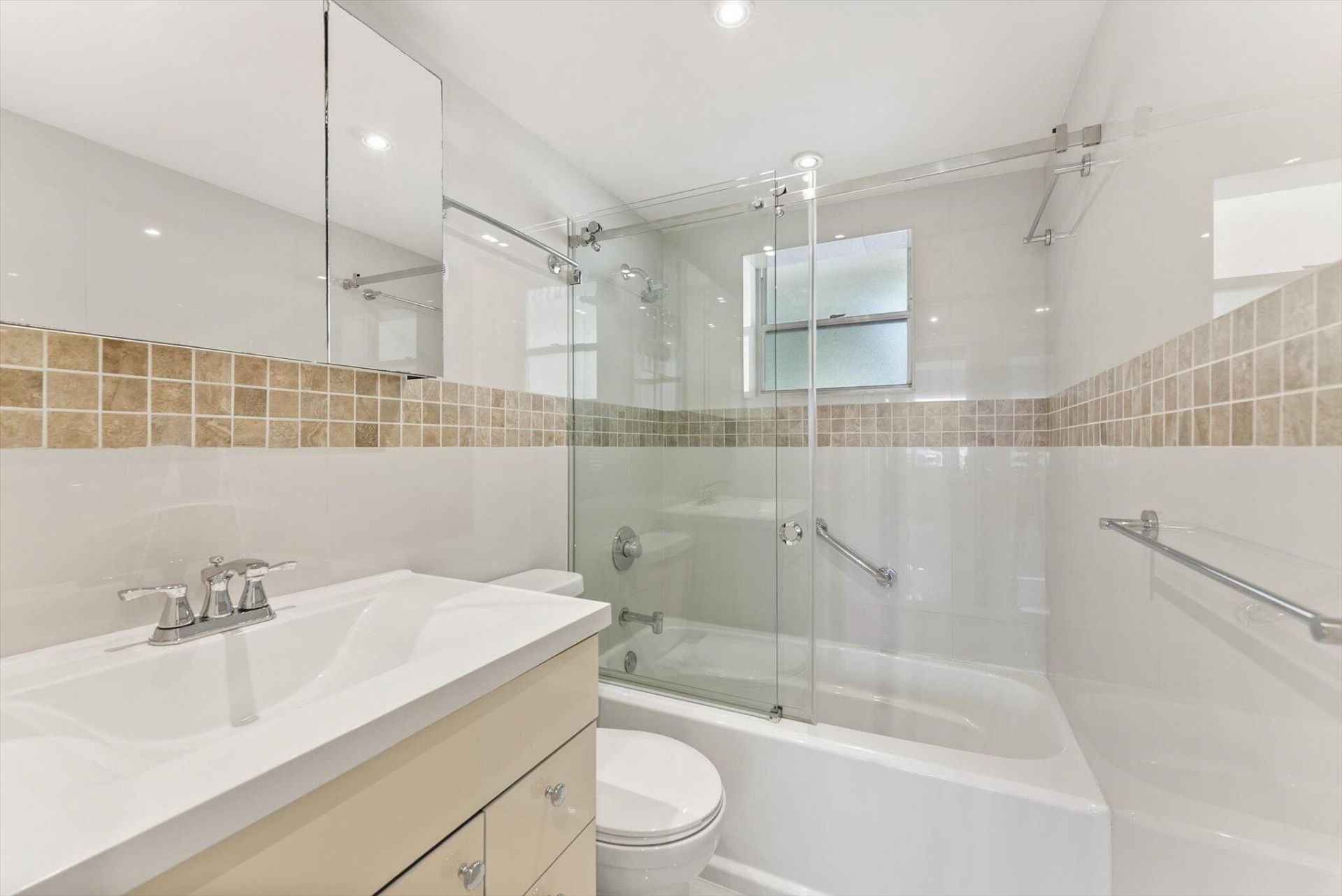 220 Kings Point Drive, Unit 210, Sunny Isles Beach, FL 33160 Photo