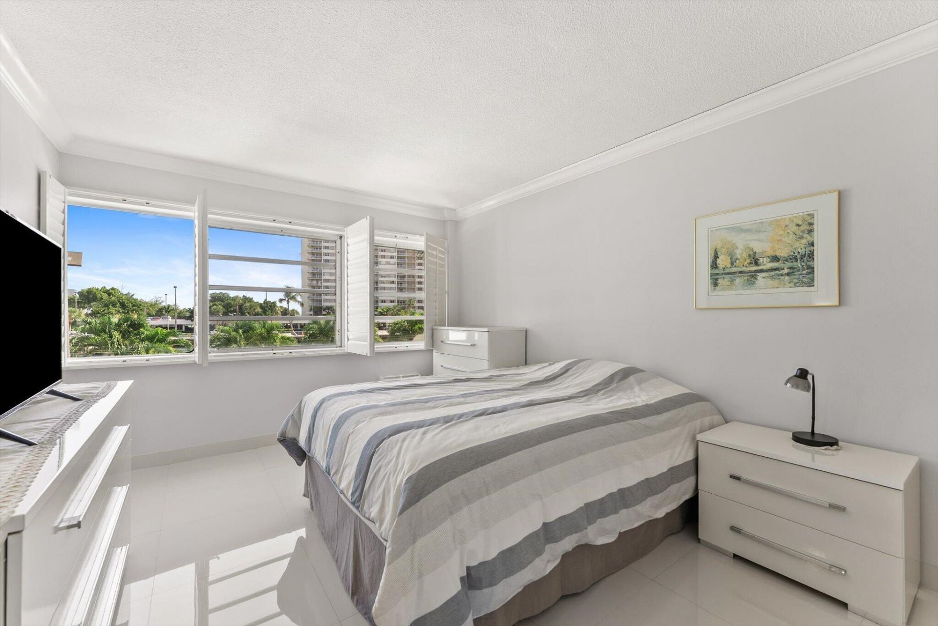 220 Kings Point Drive, Unit 210, Sunny Isles Beach, FL 33160 Photo