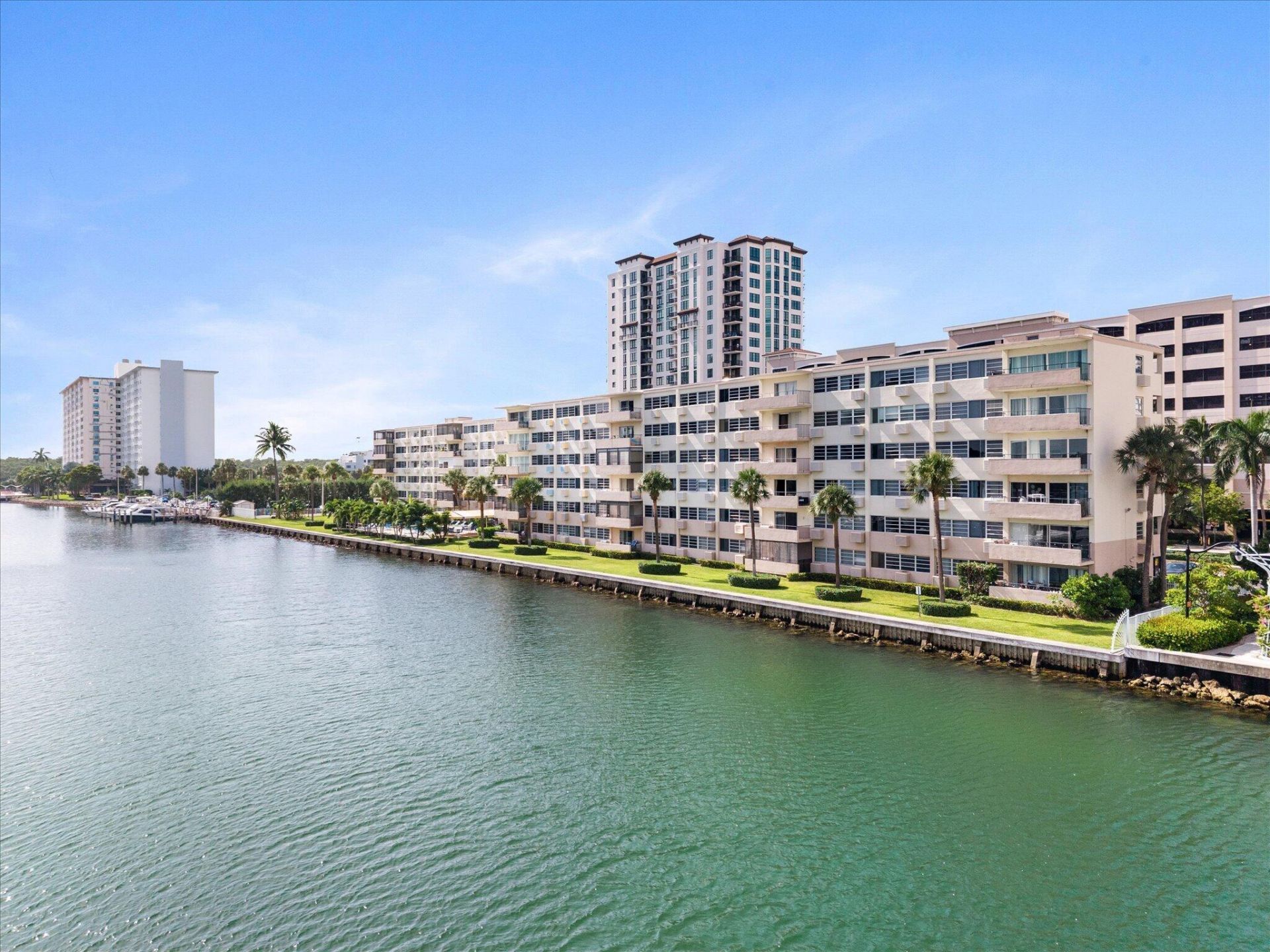 220 Kings Point Drive, Unit 210, Sunny Isles Beach, FL 33160 Photo
