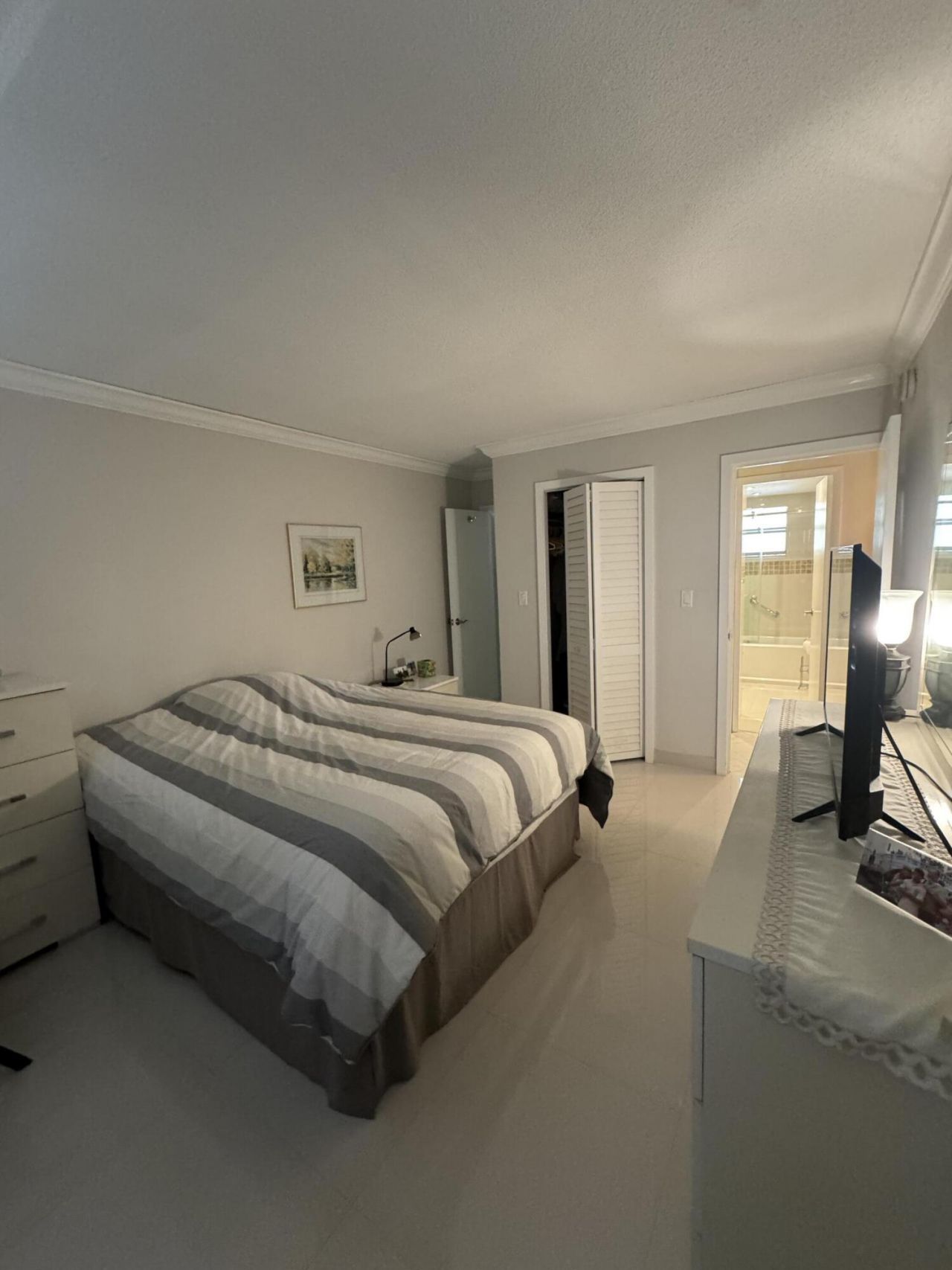 220 Kings Point Drive, Unit 210, Sunny Isles Beach, FL 33160 Photo