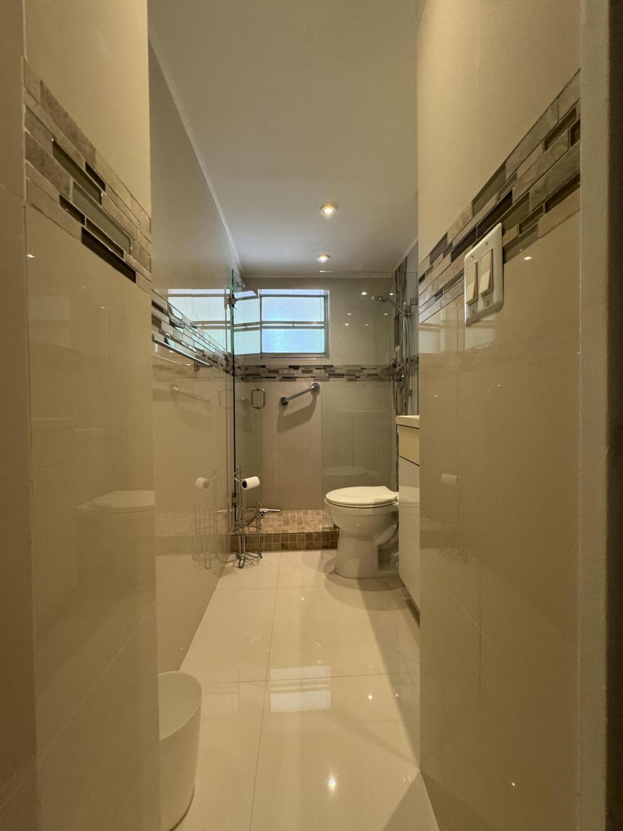 220 Kings Point Drive, Unit 210, Sunny Isles Beach, FL 33160 Photo
