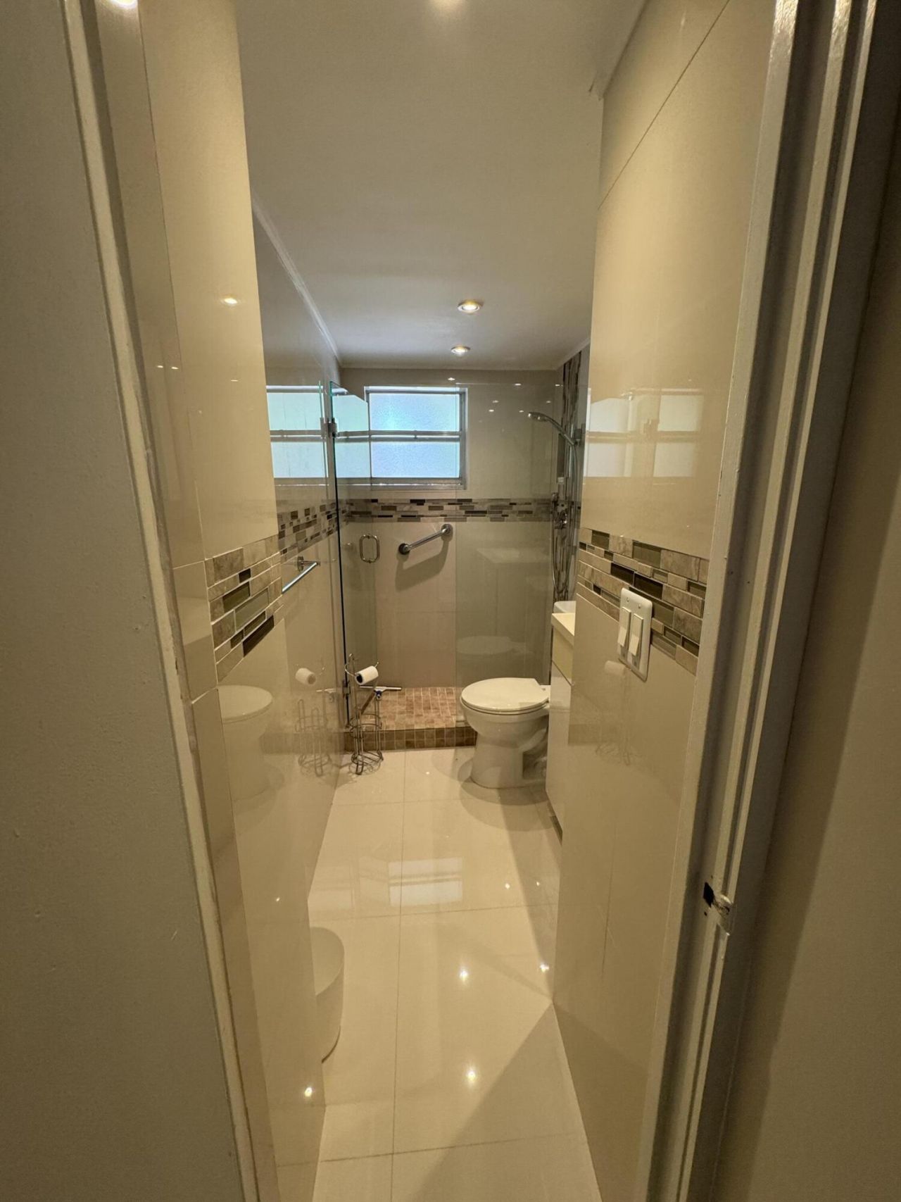 220 Kings Point Drive, Unit 210, Sunny Isles Beach, FL 33160 Photo
