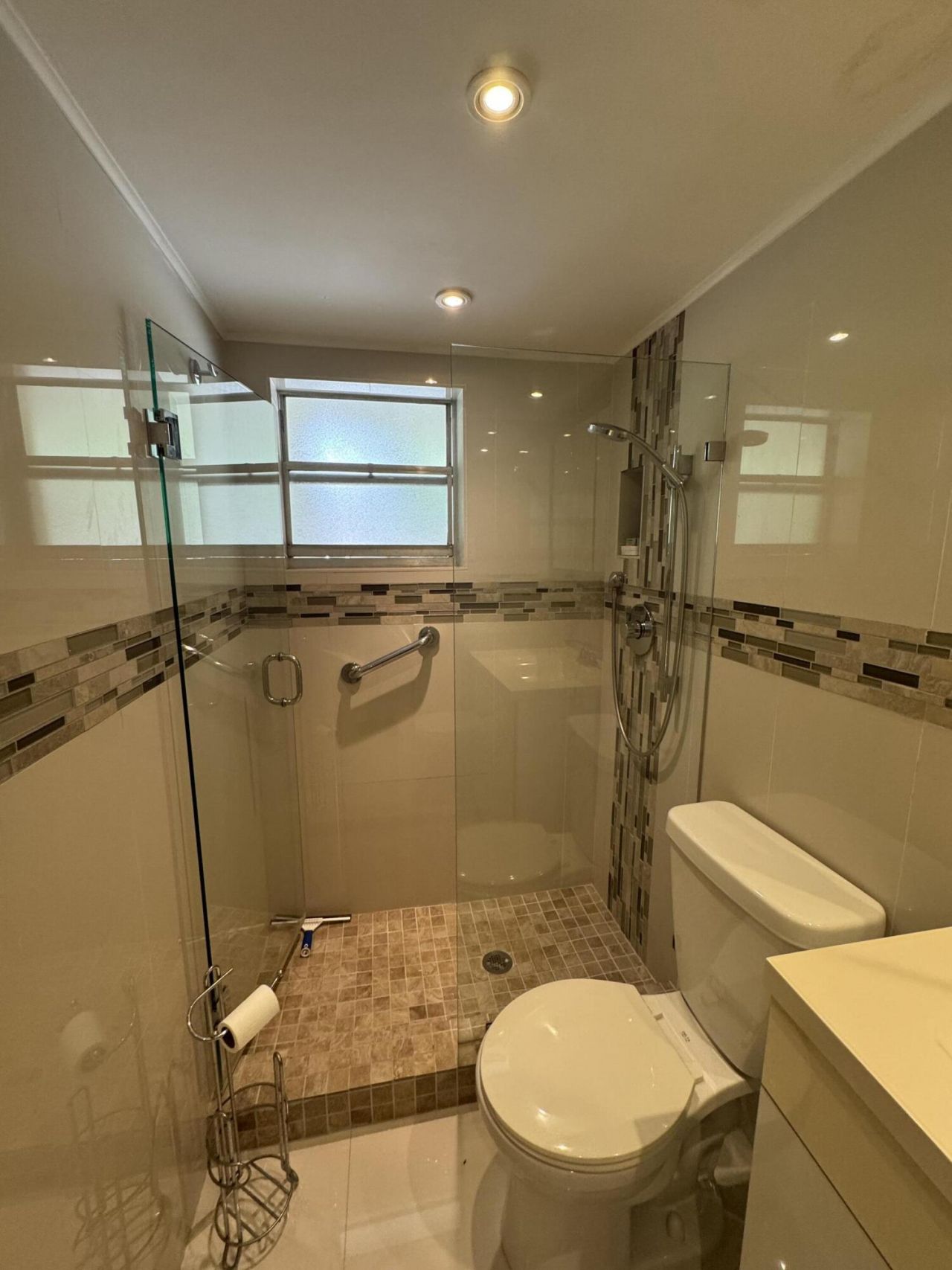220 Kings Point Drive, Unit 210, Sunny Isles Beach, FL 33160 Photo