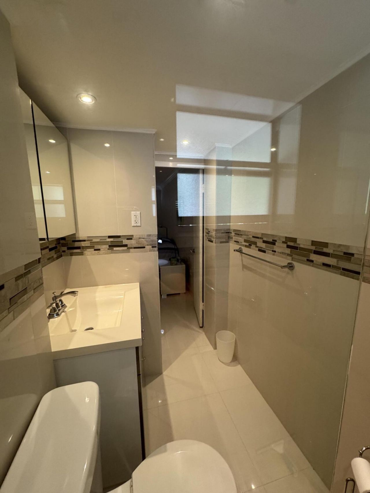 220 Kings Point Drive, Unit 210, Sunny Isles Beach, FL 33160 Photo
