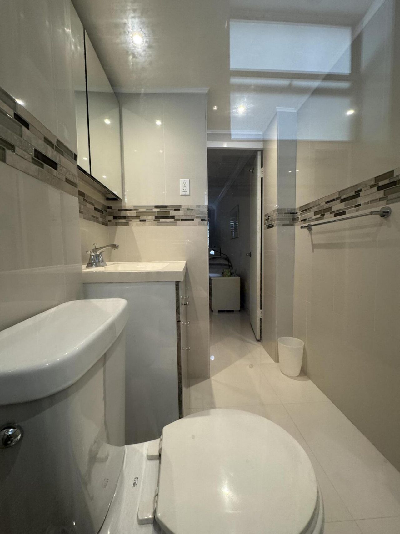 220 Kings Point Drive, Unit 210, Sunny Isles Beach, FL 33160 Photo