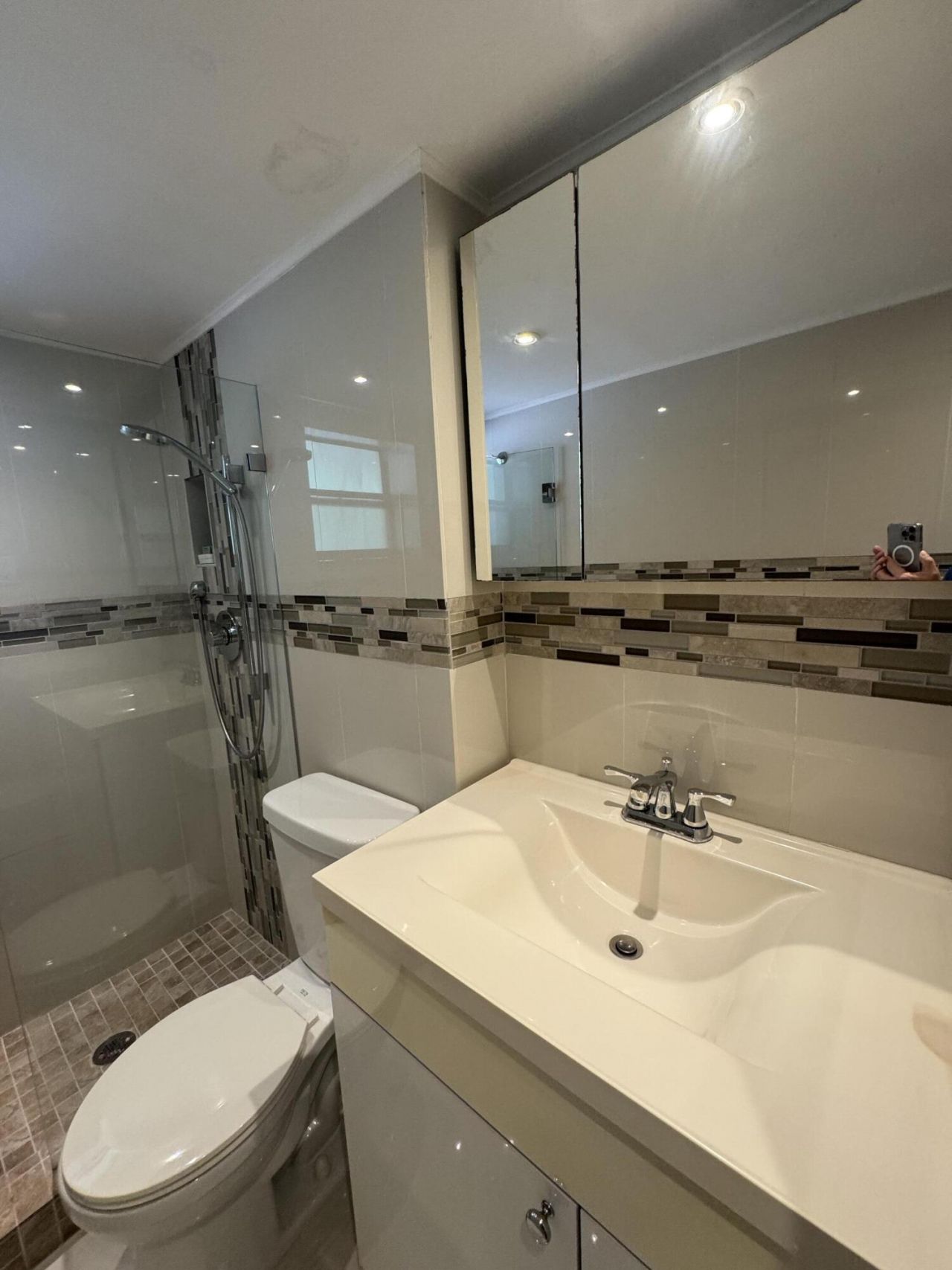 220 Kings Point Drive, Unit 210, Sunny Isles Beach, FL 33160 Photo
