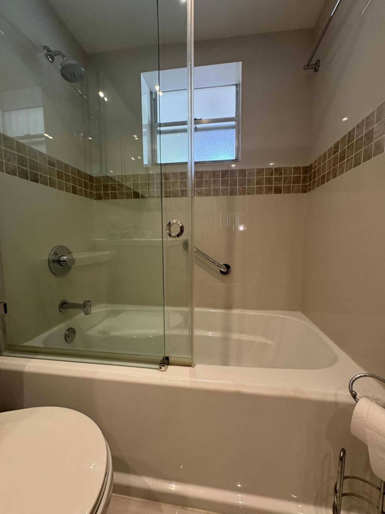 220 Kings Point Drive, Unit 210, Sunny Isles Beach, FL 33160 Photo
