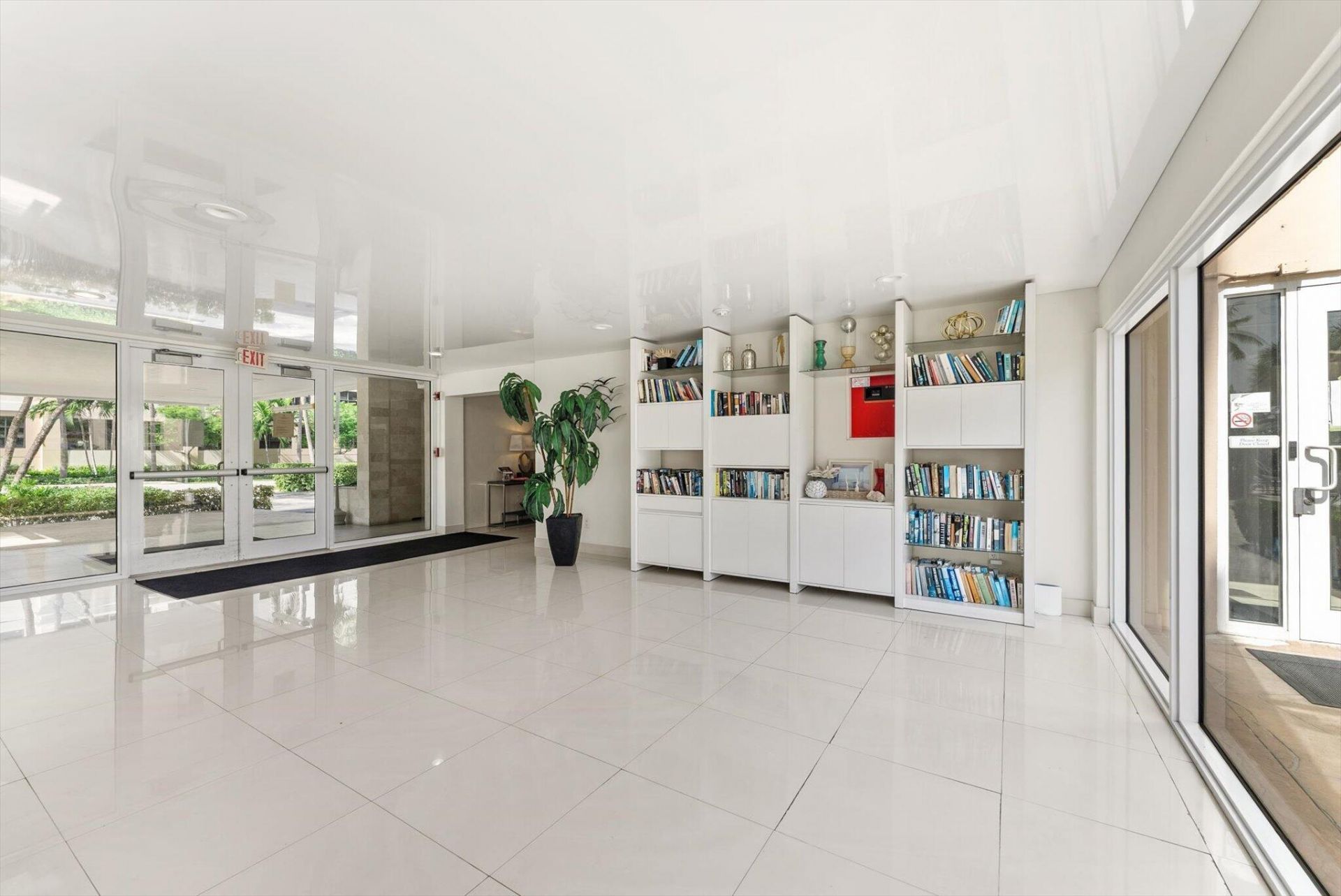 220 Kings Point Drive, Unit 210, Sunny Isles Beach, FL 33160 Photo
