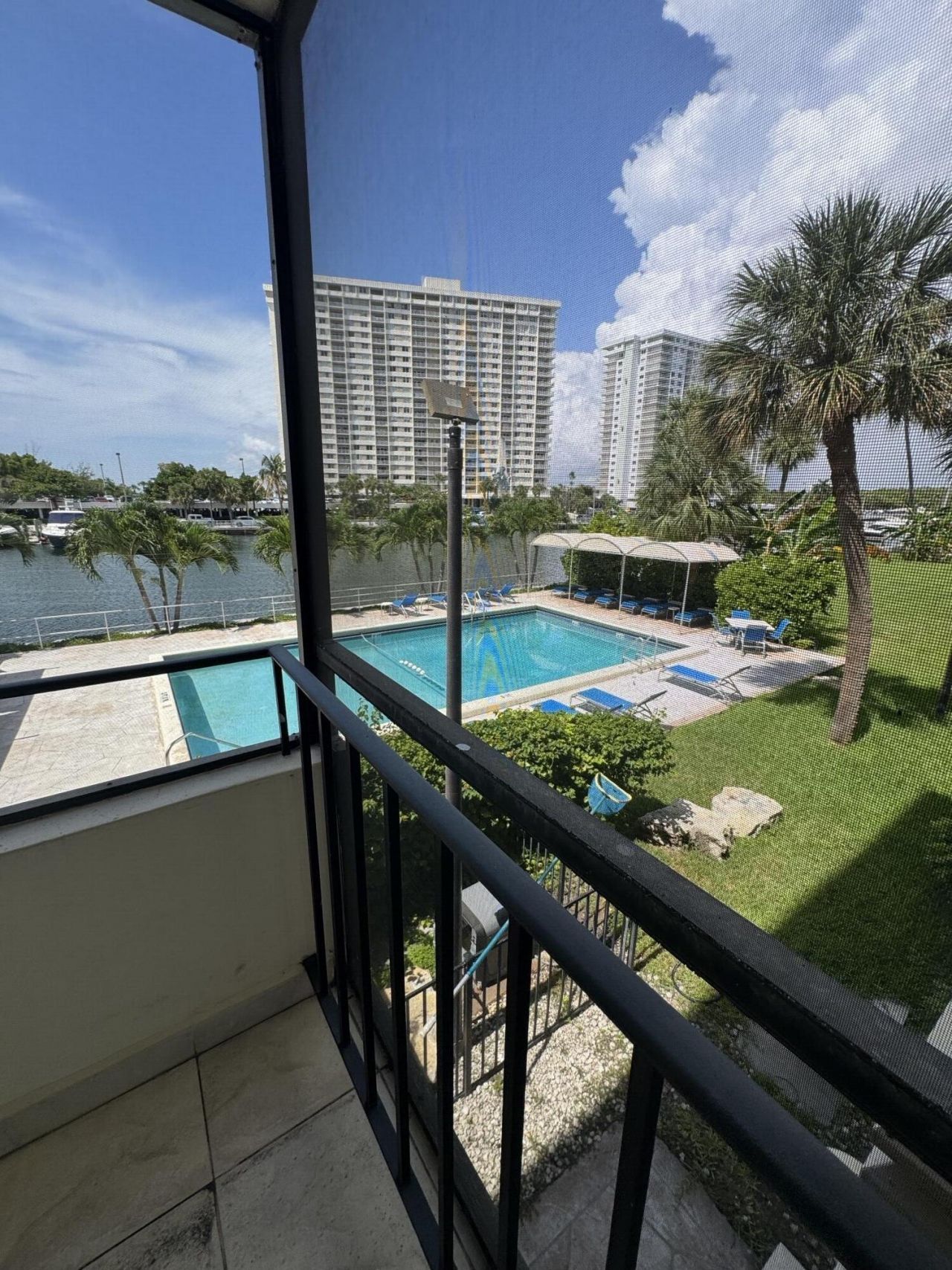 220 Kings Point Drive, Unit 210, Sunny Isles Beach, FL 33160 Photo