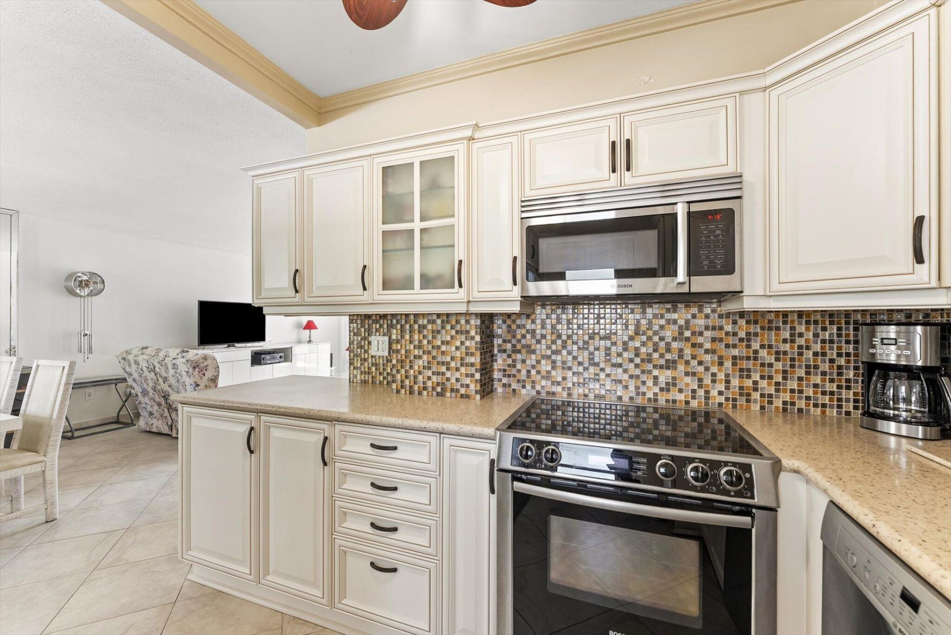 220 Kings Point Drive, Unit 210, Sunny Isles Beach, FL 33160 Photo