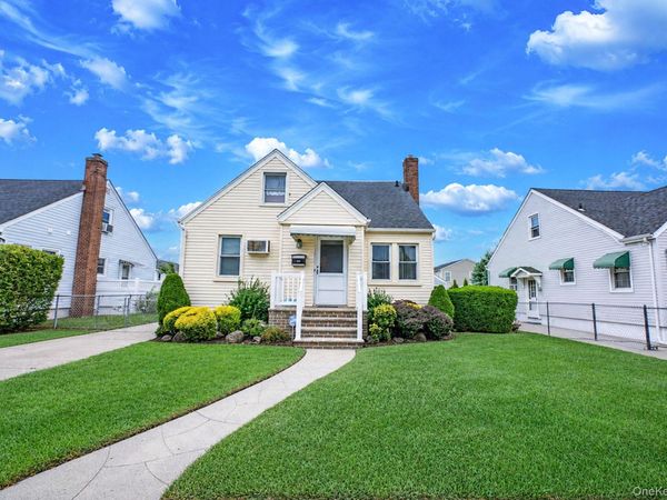1111 Esther Street , Franklin Square, NY 11010