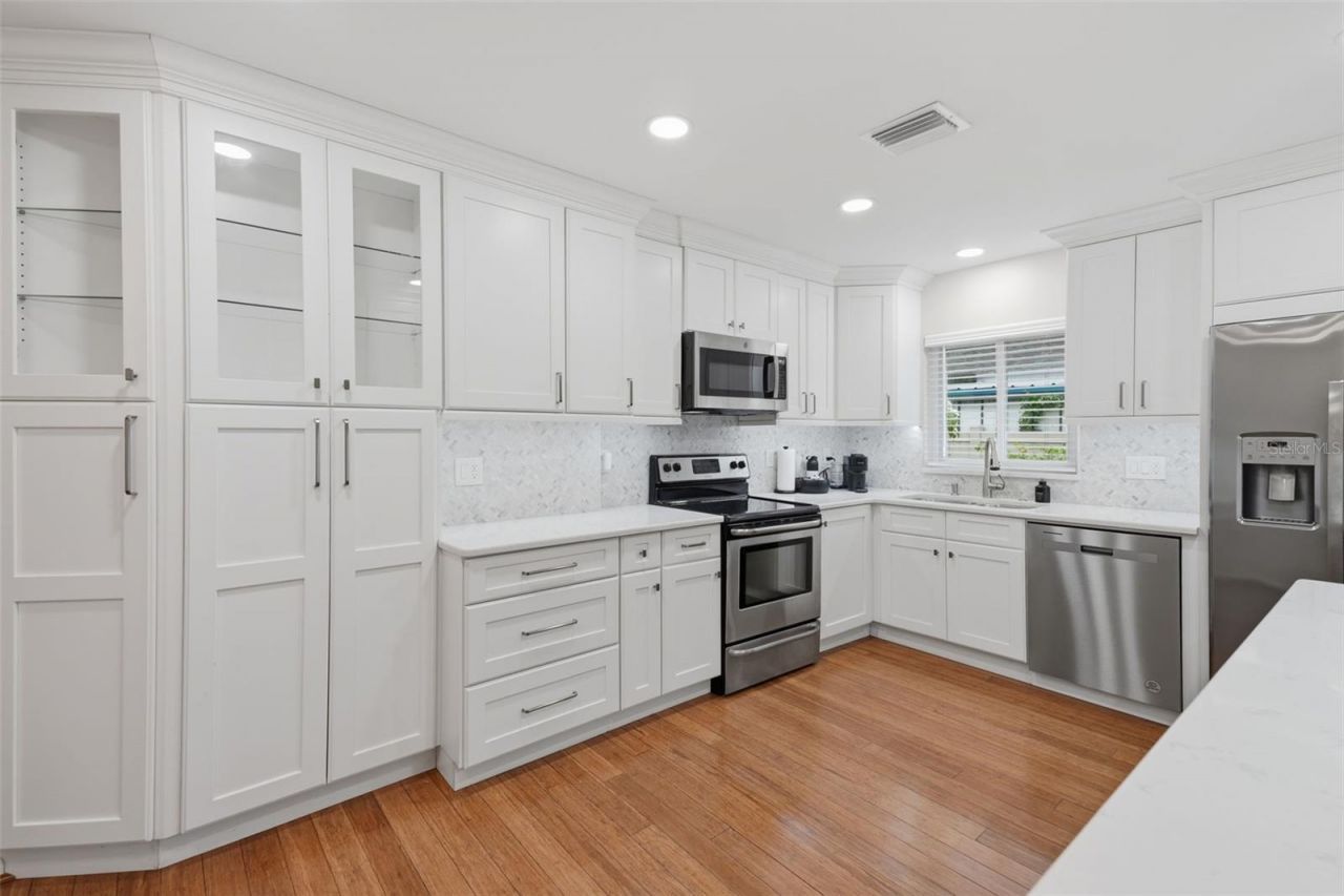 205 SE Monroe Circle N, Saint Petersburg, FL 33703 Photo