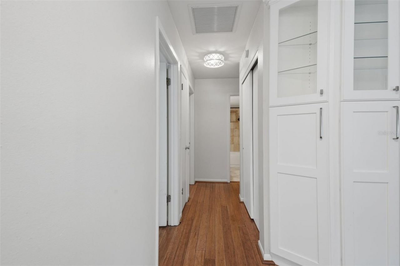 205 SE Monroe Circle N, Saint Petersburg, FL 33703 Photo