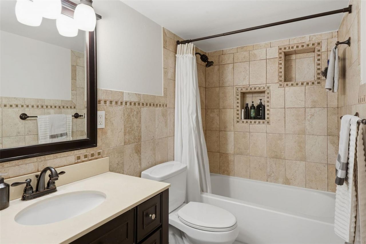 205 SE Monroe Circle N, Saint Petersburg, FL 33703 Photo