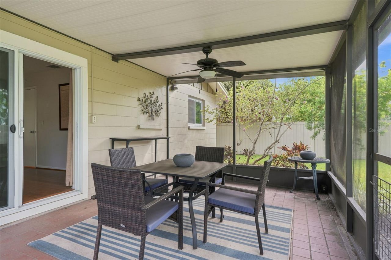 205 SE Monroe Circle N, Saint Petersburg, FL 33703 Photo