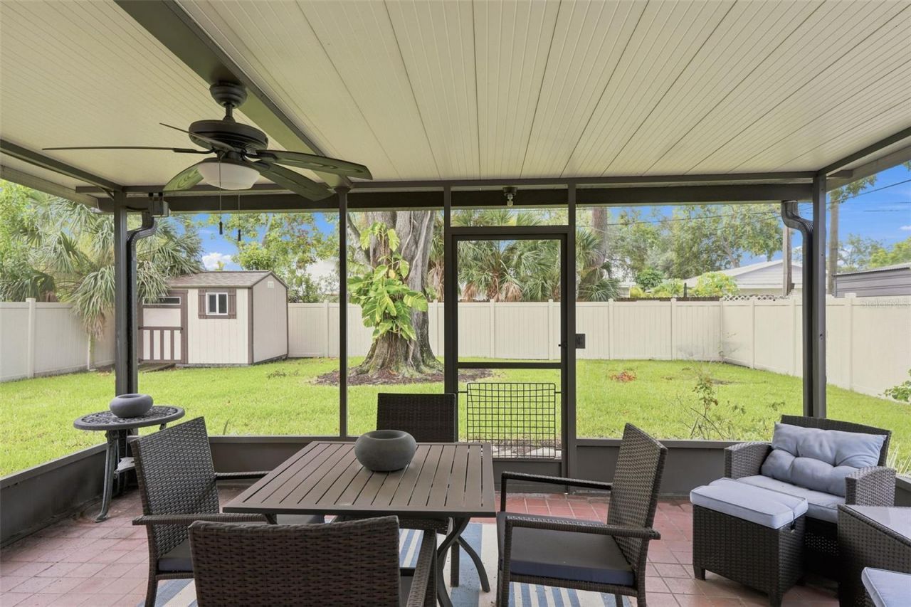 205 SE Monroe Circle N, Saint Petersburg, FL 33703 Photo