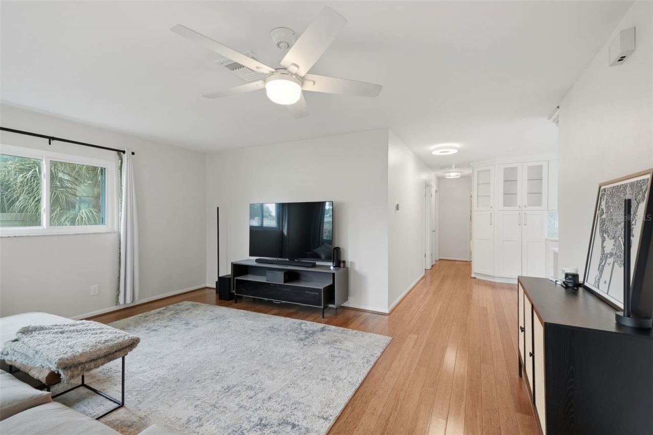 205 SE Monroe Circle N, Saint Petersburg, FL 33703 Photo