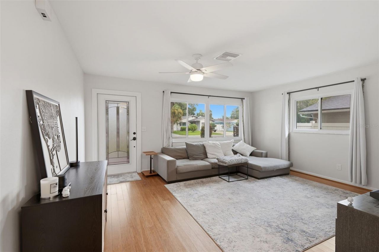 205 SE Monroe Circle N, Saint Petersburg, FL 33703 Photo