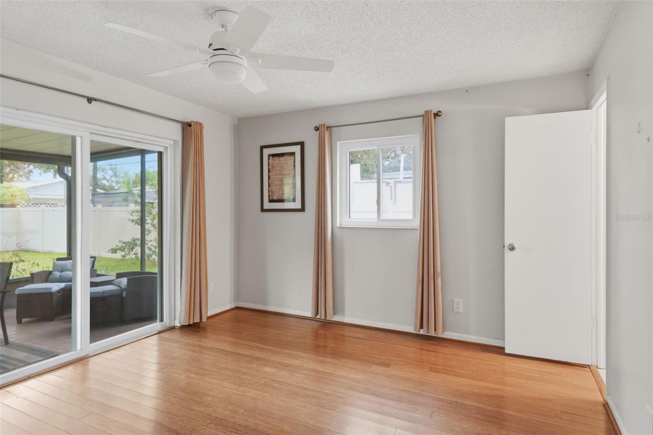 205 SE Monroe Circle N, Saint Petersburg, FL 33703 Photo