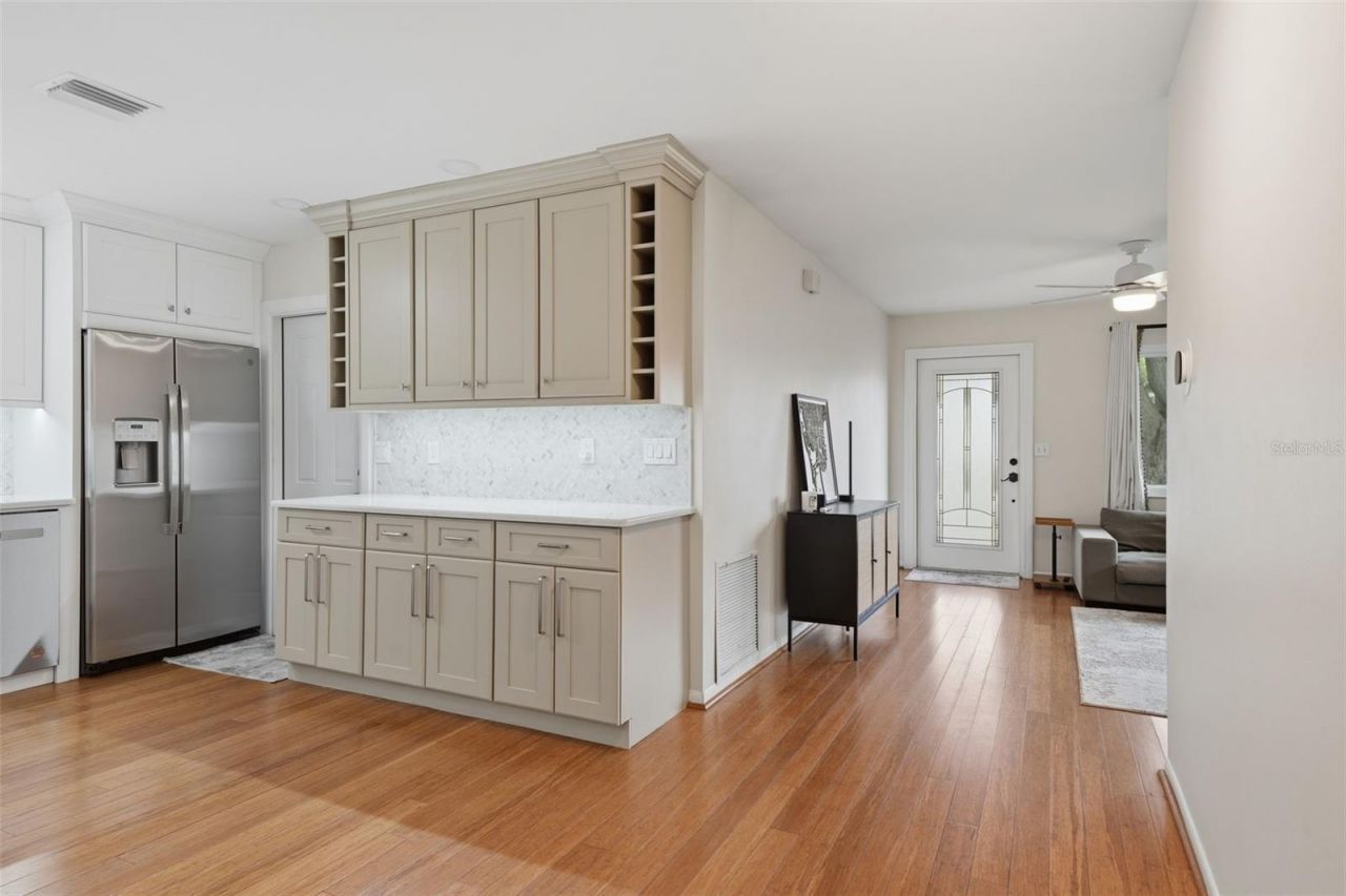 205 SE Monroe Circle N, Saint Petersburg, FL 33703 Photo