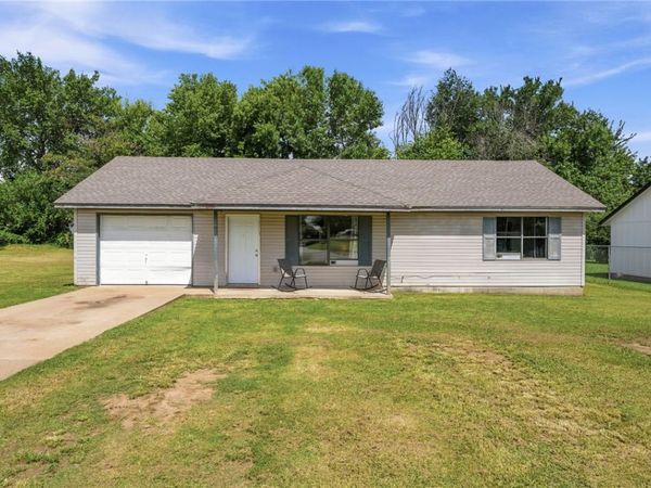 1713 N Inglewood Street, Siloam Springs, AR 72761