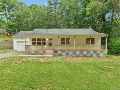 22 Red Maple Road  Ridge, NY 11961