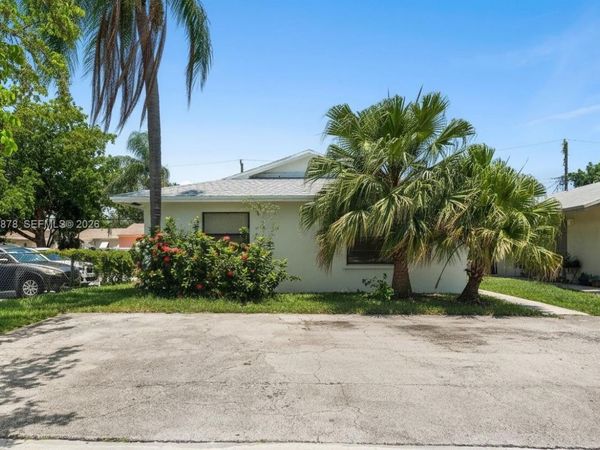19 SE 4th Ter , Dania Beach, FL 33004