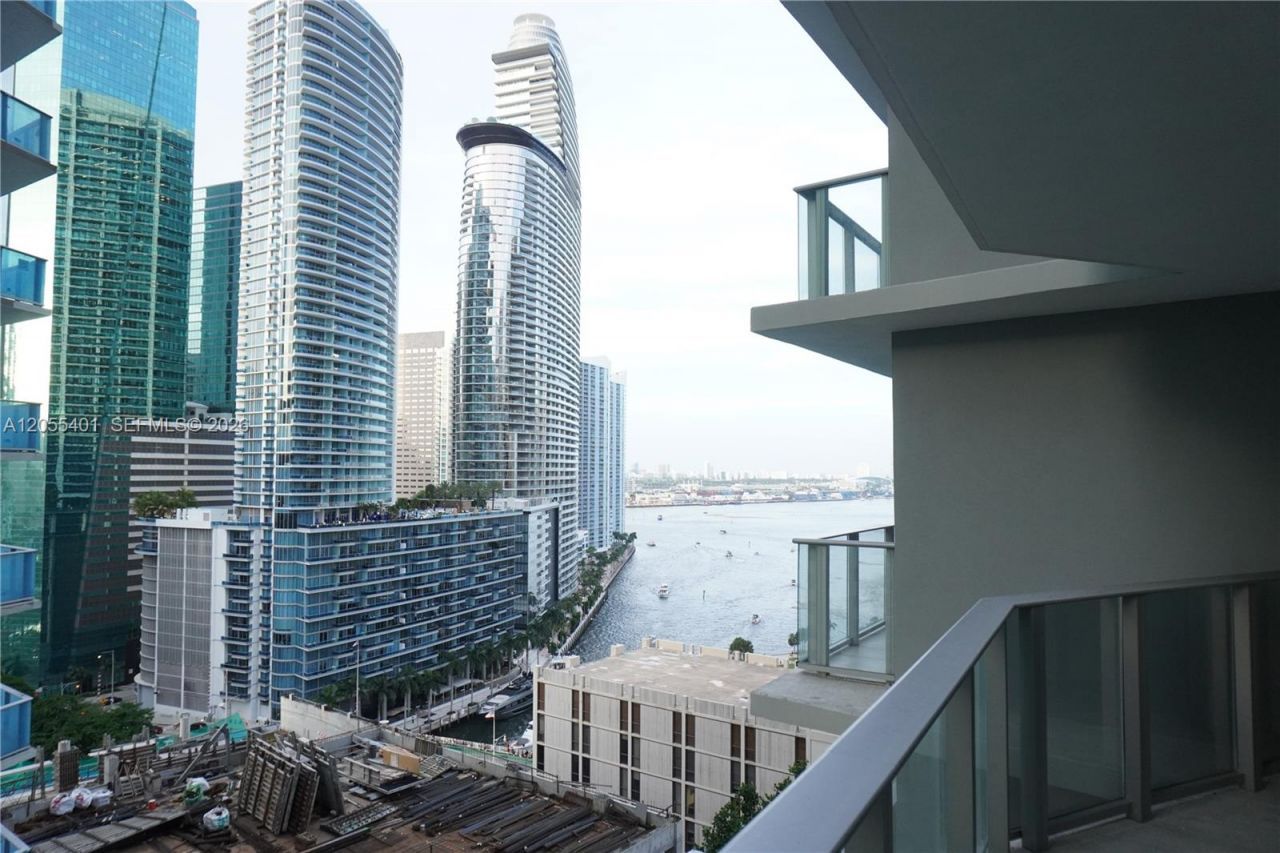 77 SE 5th St , Unit 2005, Miami, FL 33131 Photo