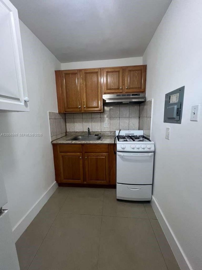 1281 NW 60th St , Unit 5, Miami, FL 33142 Photo