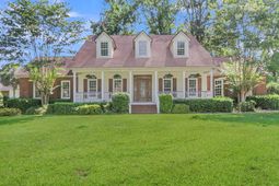101 Batavia Court photo 4