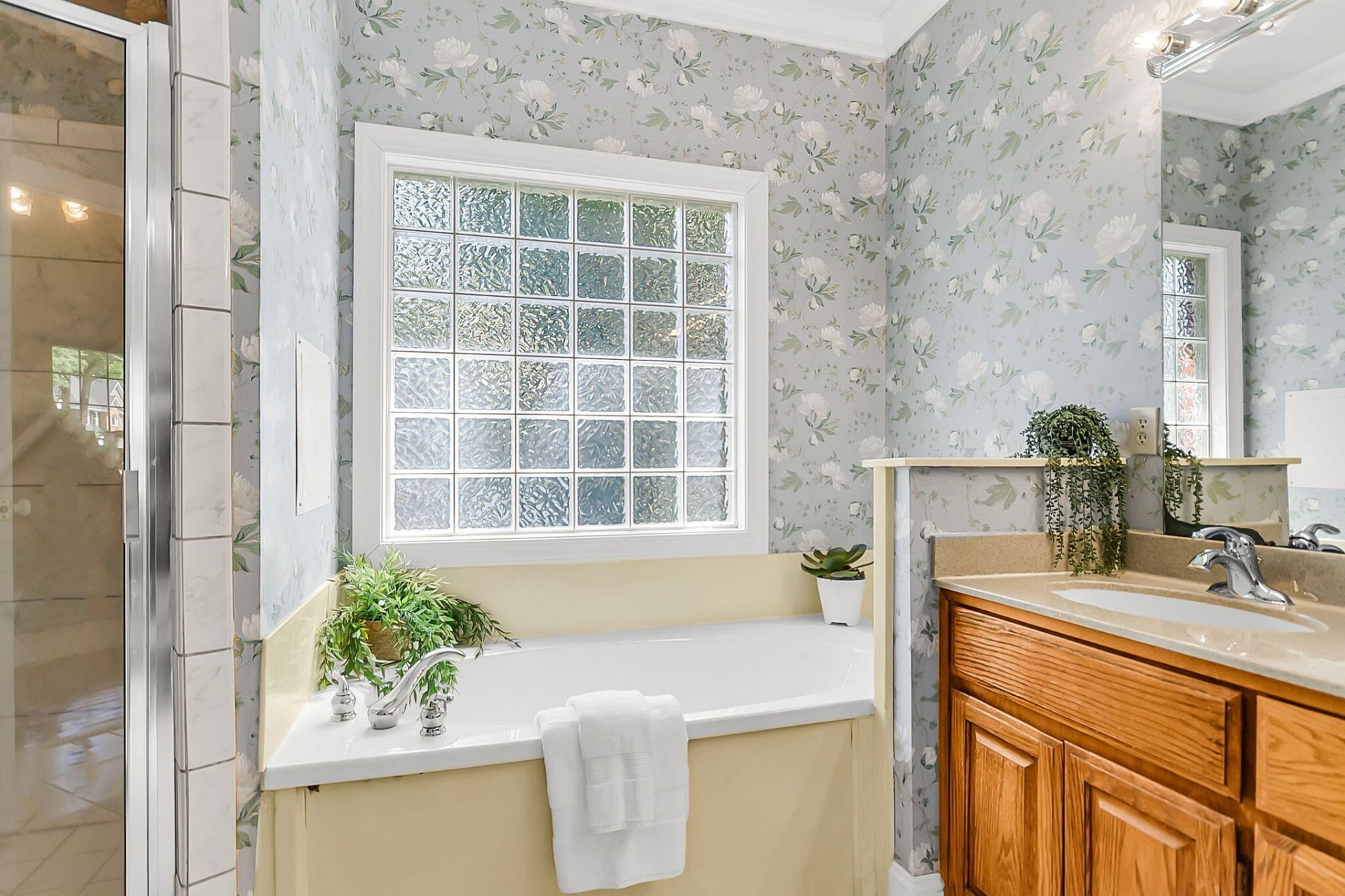 101 Batavia Court Photo 27
