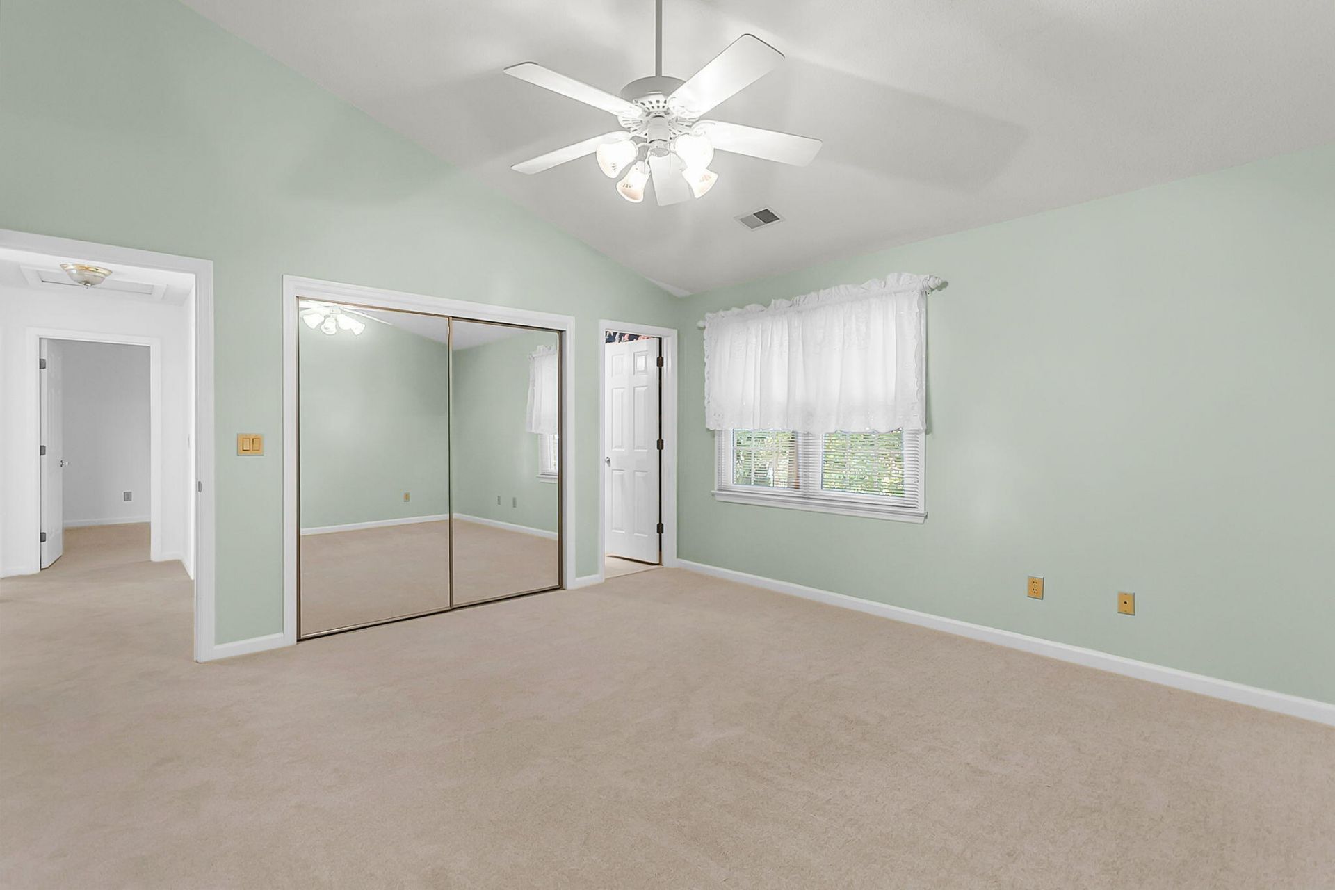 101 Batavia Court Photo 34
