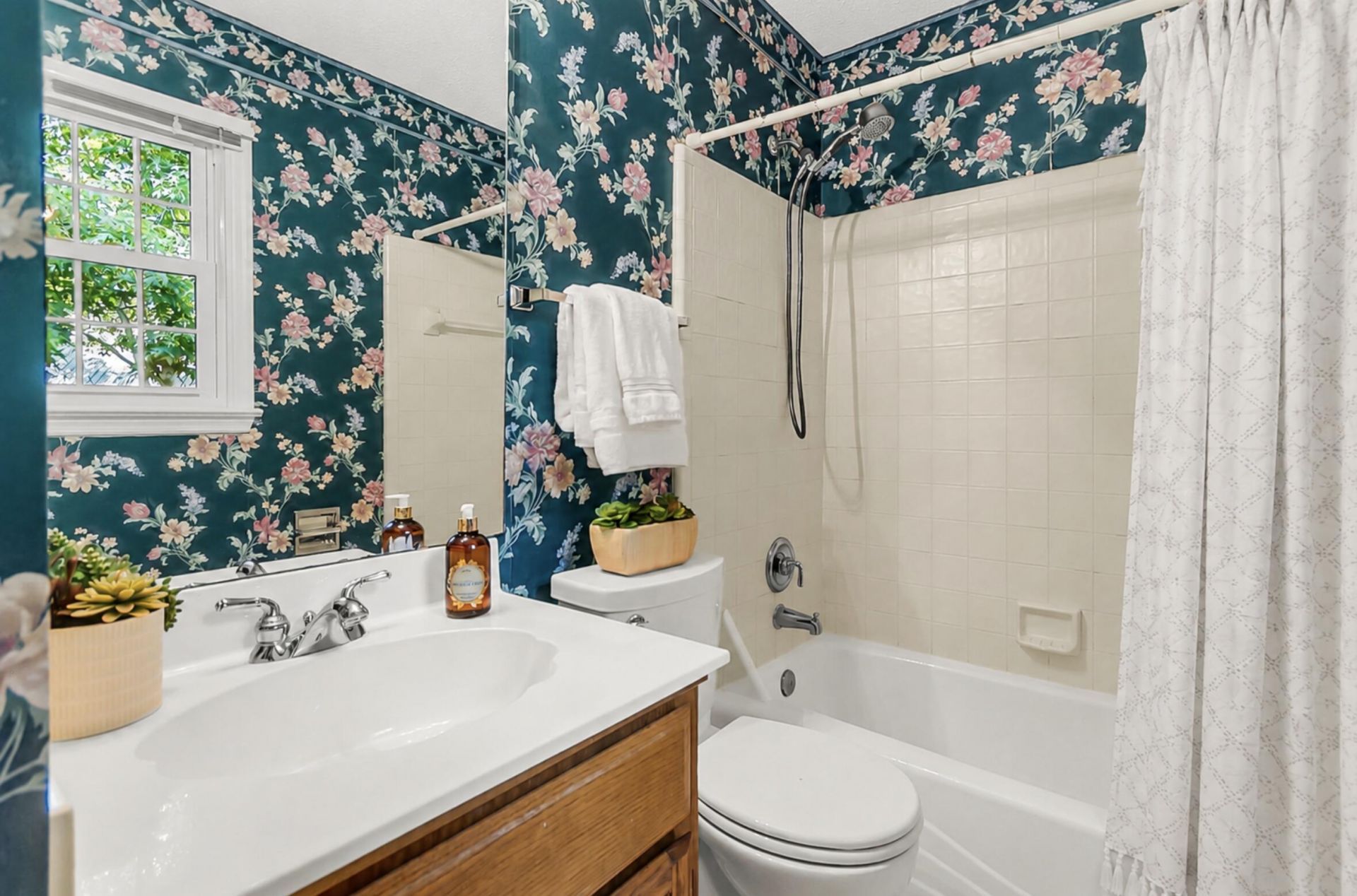 101 Batavia Court Photo 35