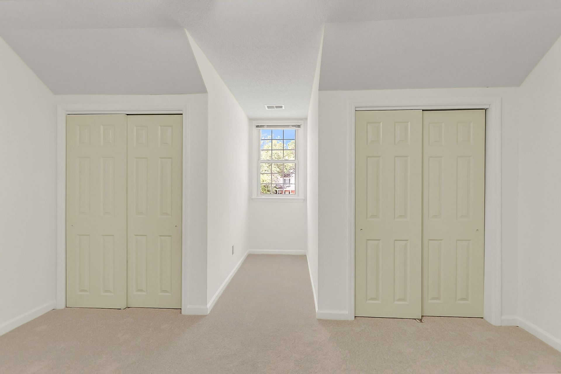 101 Batavia Court Photo 37