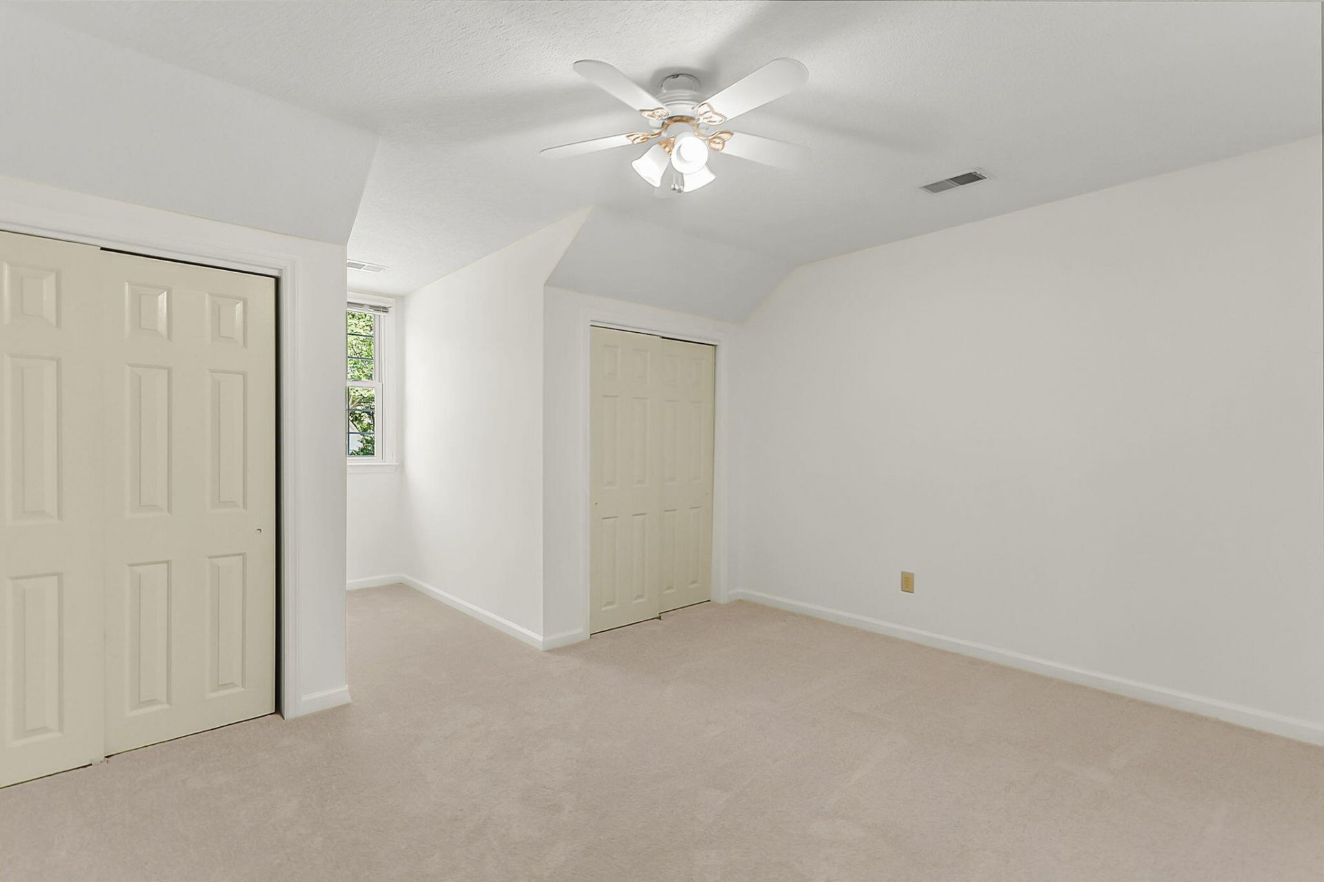 101 Batavia Court Photo 38