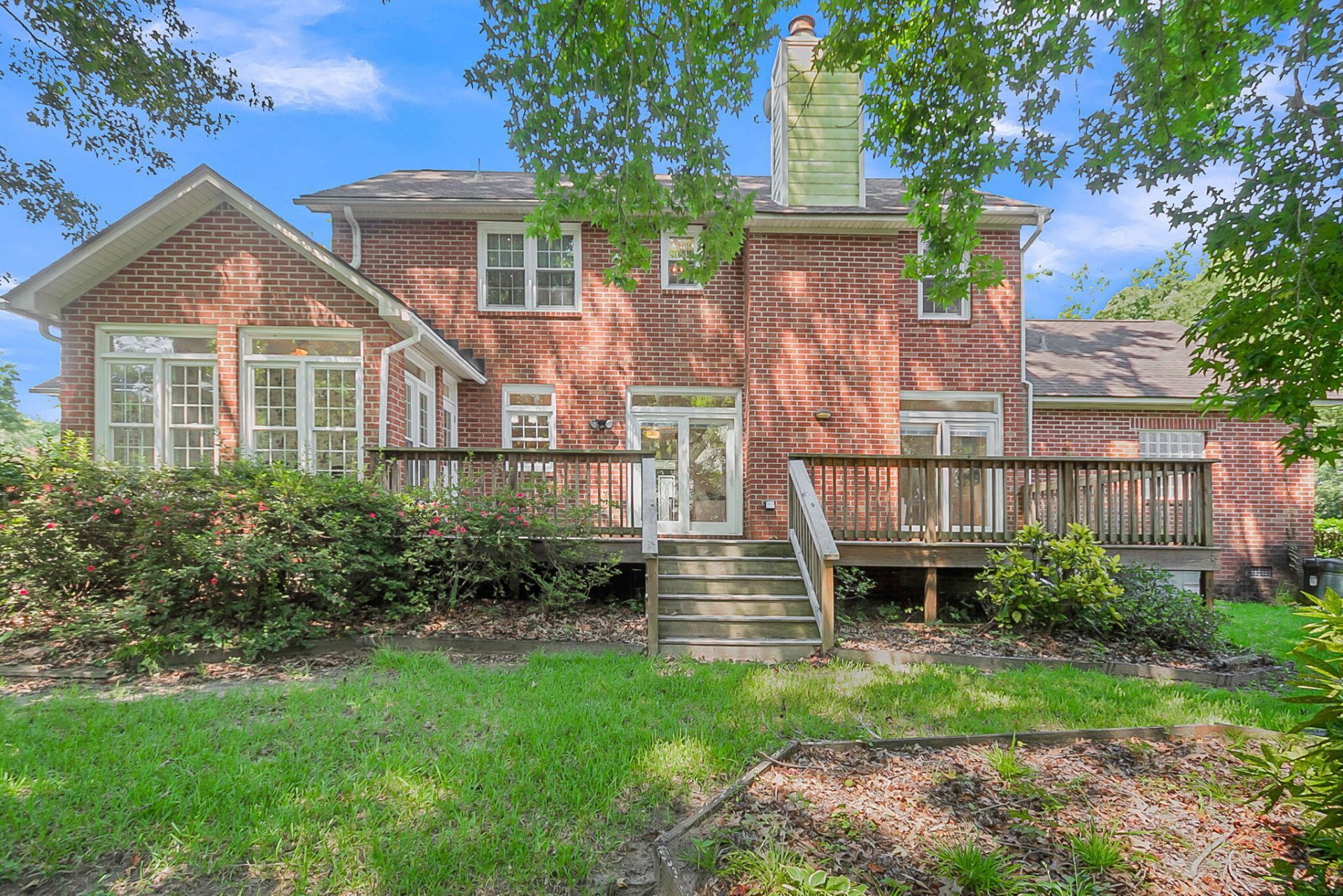101 Batavia Court Photo 42