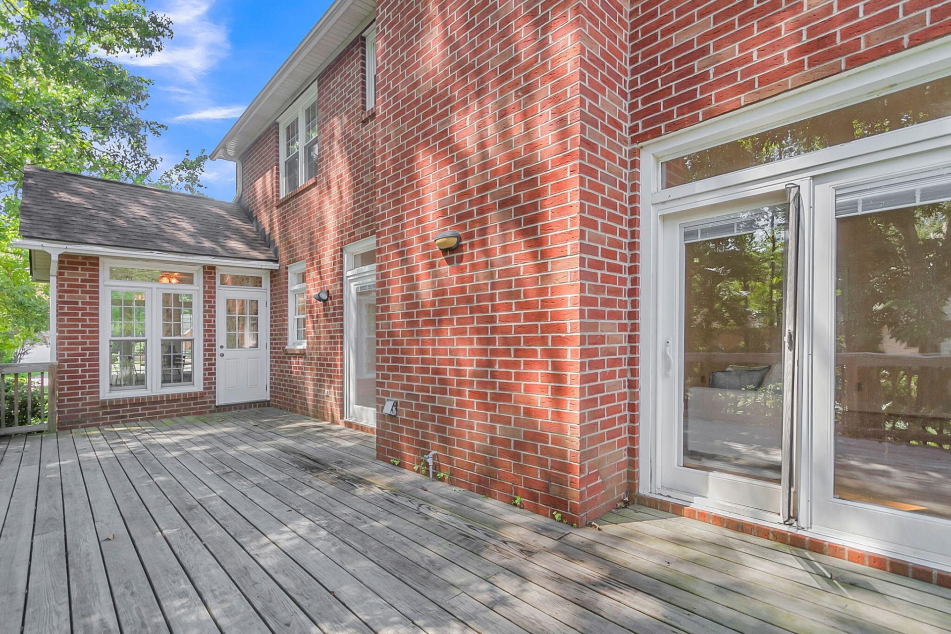 101 Batavia Court Photo 44