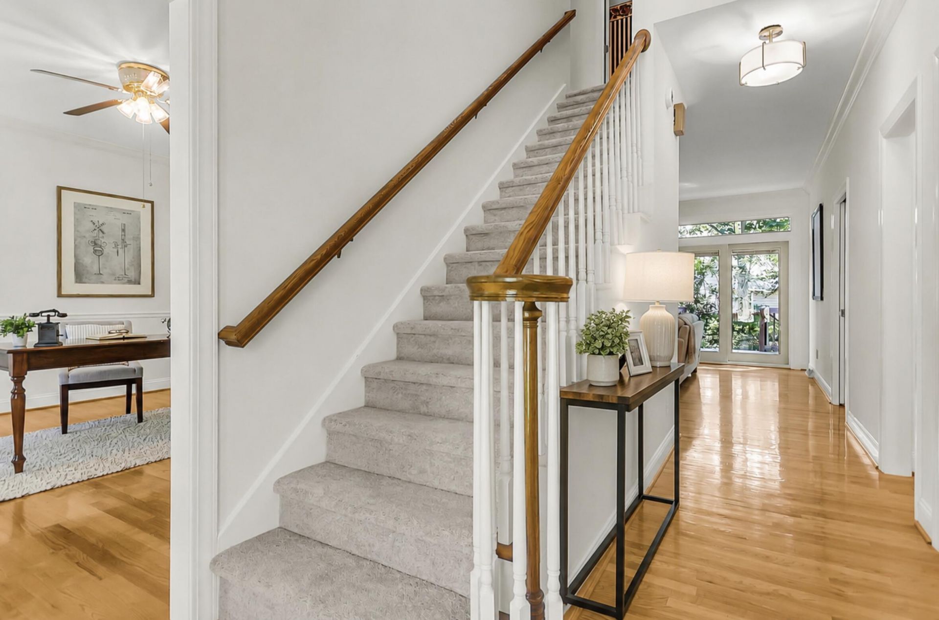 101 Batavia Court Photo 6