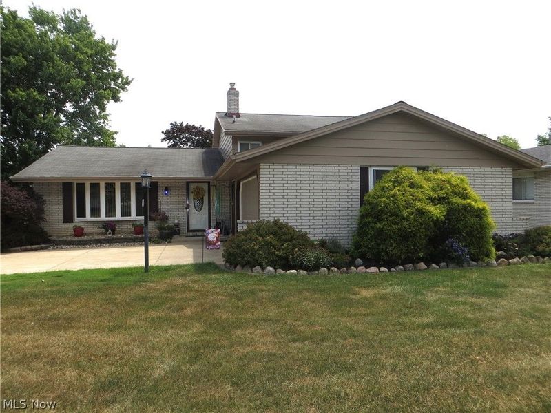 5477 Dorothy Drive, North Olmsted, OH 44070 Photo 2
