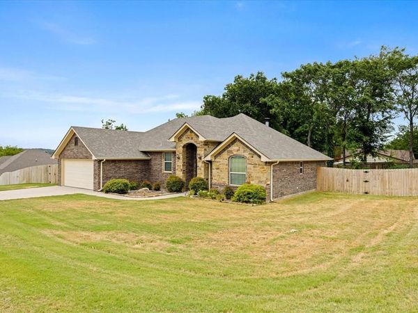 306 Knob Hill Drive, Granbury, TX 76048