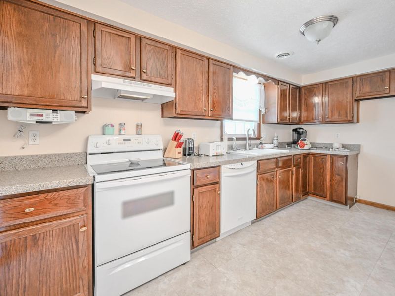 5326 W Ridgewood Road, Springfield, OH 45503 Photo 12
