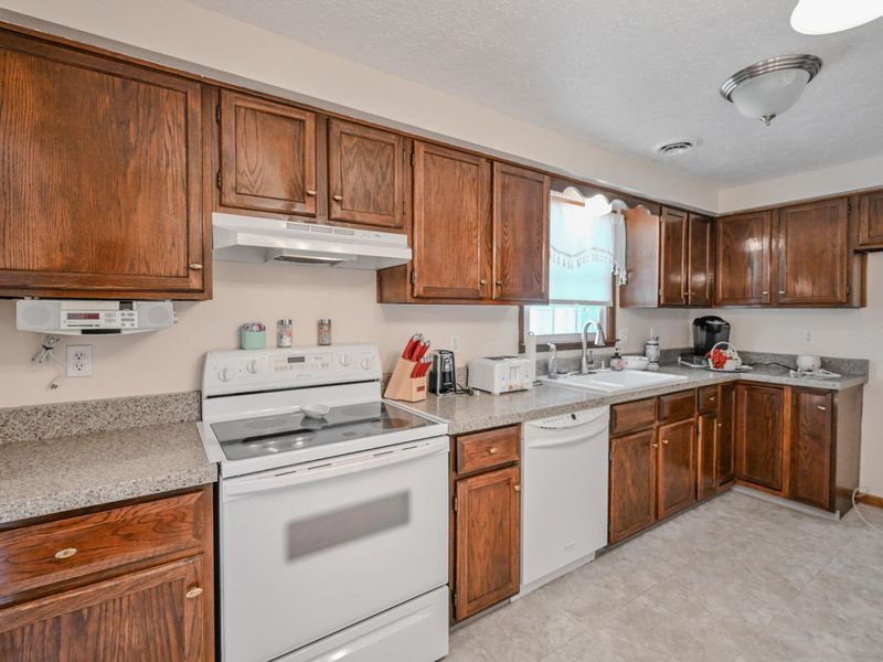 5326 W Ridgewood Road, Springfield, OH 45503 Photo 13