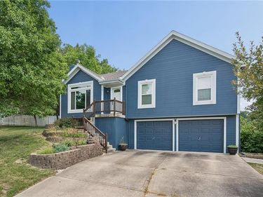1011 NW 71st Court, Kansas City, MO 64118