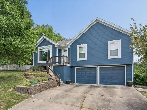 1011 NW 71st Court, Kansas City, MO 64118