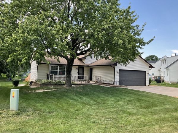 4 Terrace Park , Eldridge, IA 52748