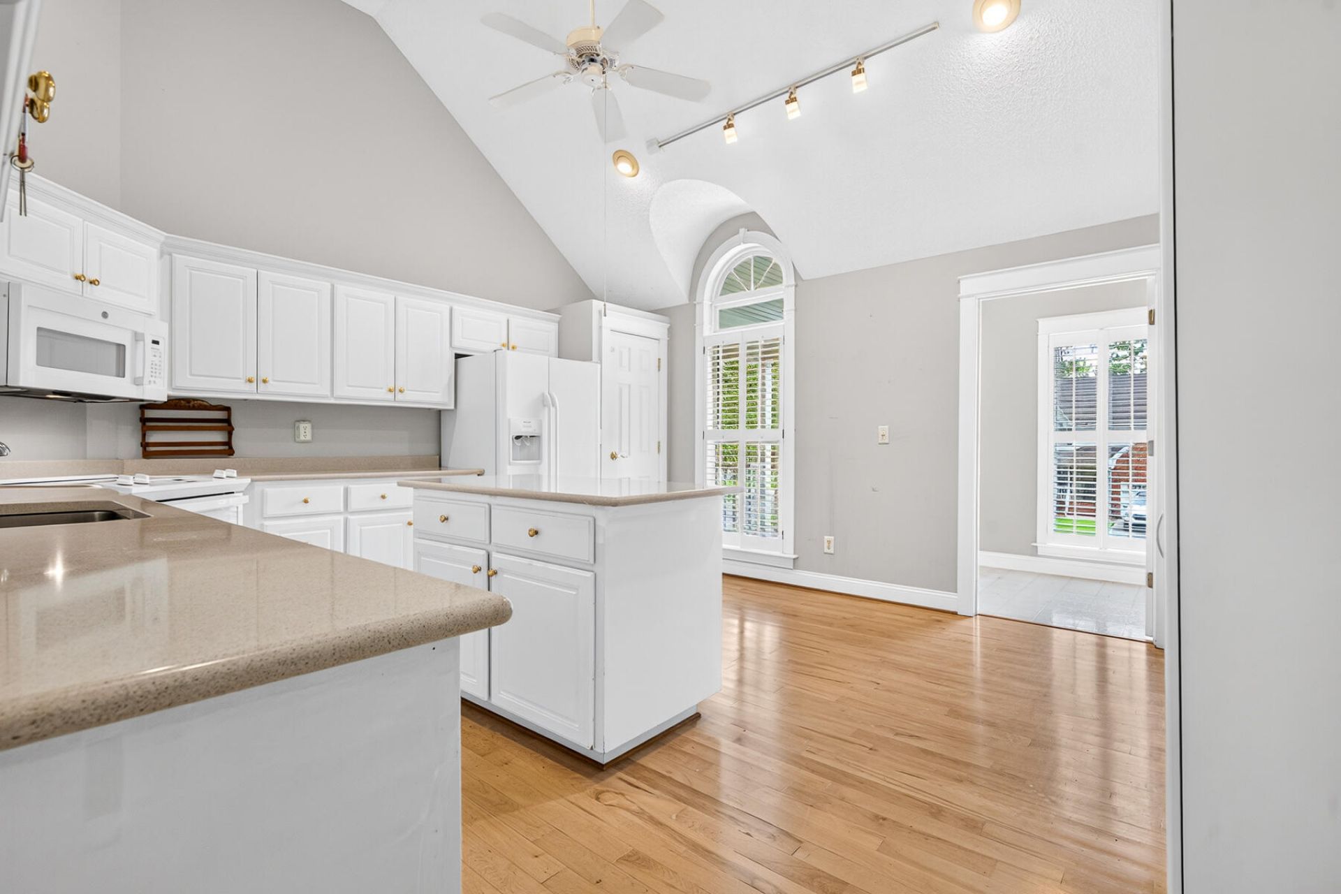 200 Castle Harbor Drive Photo 17