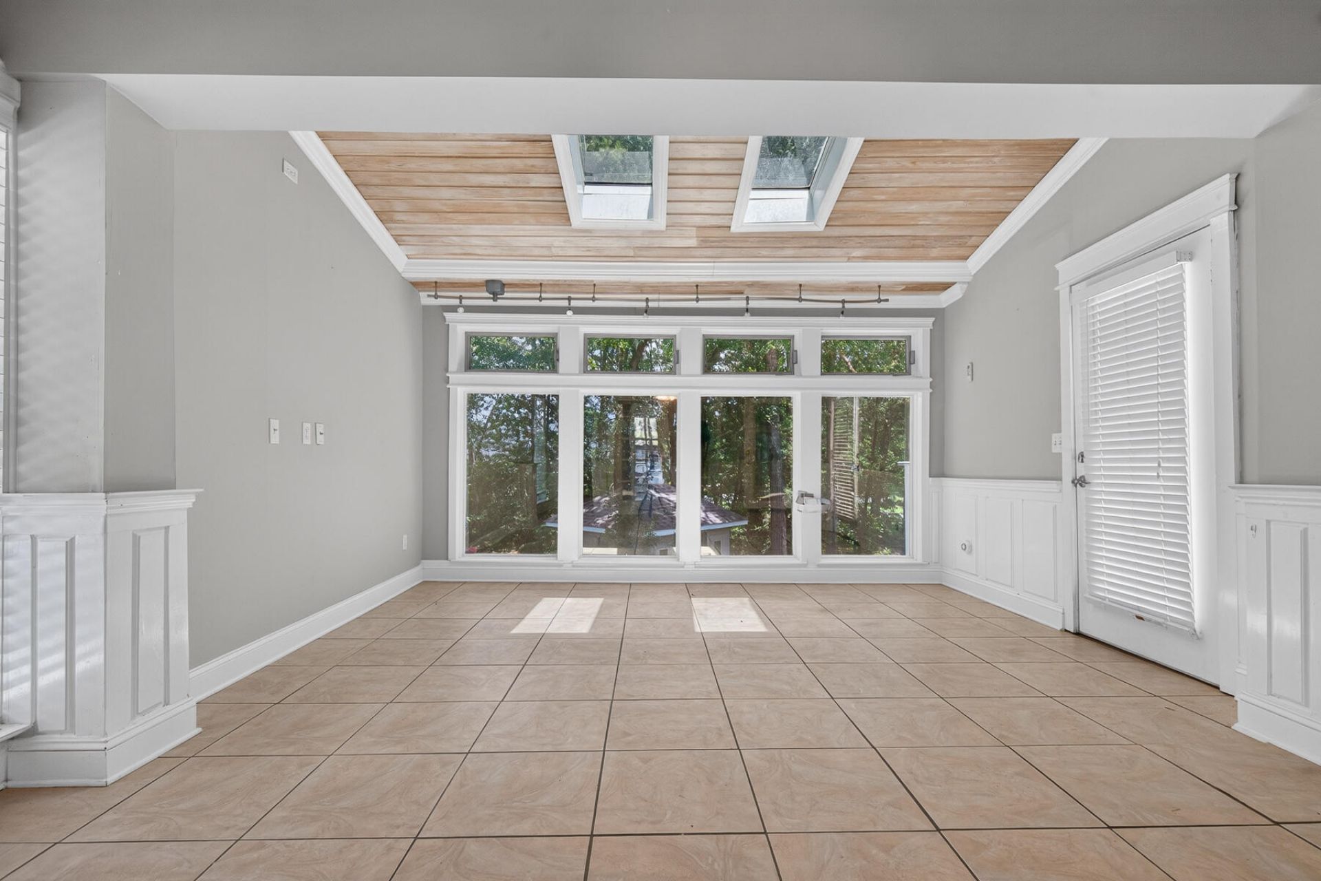 200 Castle Harbor Drive Photo 28