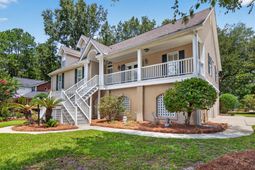 200 Castle Harbor Drive photo 4