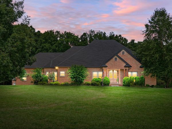 635 Mobley Rd , Clarksville, TN 37043