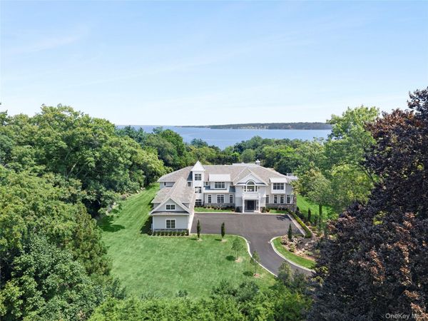 4 Shepherds Lane , Sands Point, NY 11050